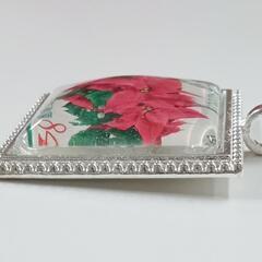 使用済み切手を使ったアクセサリーの画像
