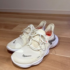 Nike 23.5cm Free ホワイト スニーカー