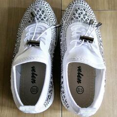 新品未使用 スニーカー 22.5cmの画像