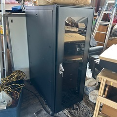 サーバーラック　黒