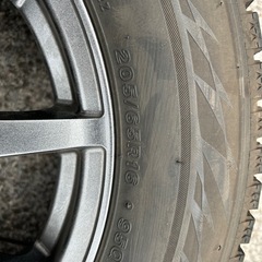 ブリヂストン ブリザックスタッドレスタイヤ 22年製造　VRX2 バリ山　205/65/16ホイール付4本ヤリスクロス使用の画像