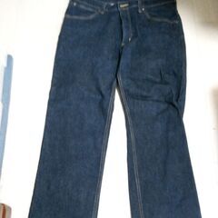 ただです。新品です。一度も履いてません