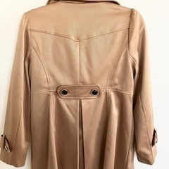 ベージュ　ダブルレスト　トレンチコート　アウター　コート　ダウンの画像