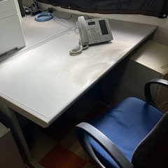 デスクと椅子