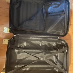 【⠀取り引き先決定⠀】機内持ち込み可 黒のスーツケースの画像