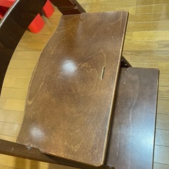 ストッケ子ども椅子の画像