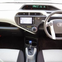 🚗在庫増加中✨人気のコンパクトカー😊トヨタ アクア 　Ｓの画像