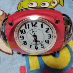 決まりました　SEIKO目覚まし時計　レッド