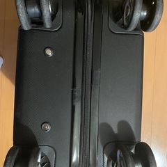 【⠀取り引き先決定⠀】機内持ち込み可 黒のスーツケースの画像