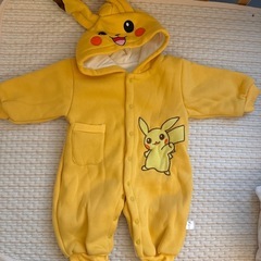 （ほぼ新品）ピカチュウ模様の冬用ロンパースSIZE:70cm