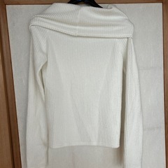 韓国服 オフショルダー ニット  無地 白 の画像