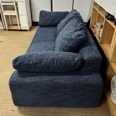 【超美品‼️】定価15万♪ unico(ウニコ) 206cm幅3人掛けソファ LOWEY(ローウィー) オットマン付き カバーリング 布製ネイビーブルー♪の画像