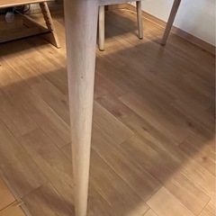 ダイニングテーブルの画像