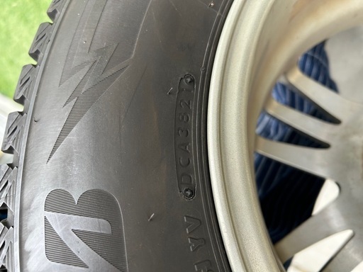 ブリザック  2021年製　215/70R16 スタッドレスタイヤ　デリカ　ハリアー　RAV4 cx5 cx8 アルファード　岐阜愛知