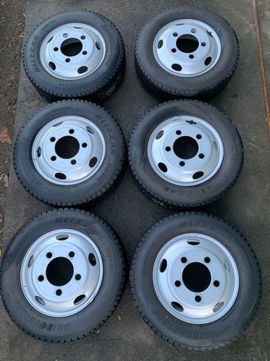 いすず2tダンプ205/70R16スタッドレス6本