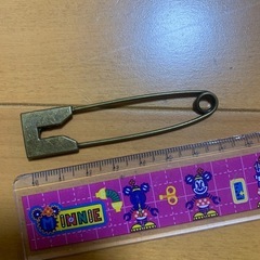 　ファッションアクセサリー　ピン　の画像