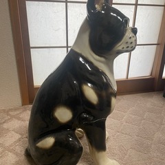 ボストンテリアの陶器製の置物の画像
