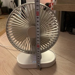 テーブルトップusb扇風機  充電も出来るの画像