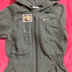 子供用Nike カーキ ジャケット の画像