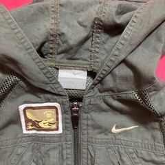 子供用Nike カーキ ジャケット の画像
