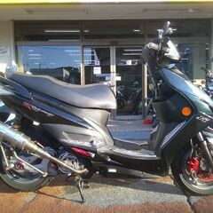 NO.5236 ＫＹＭＣＯ　レーシング１２５Ｆｉ　４サイクルエンジン　フューエルインジェクション　カスタムマフラー　アルミステップ　ブラックの画像