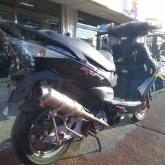 NO.5236 ＫＹＭＣＯ　レーシング１２５Ｆｉ　４サイクルエンジン　フューエルインジェクション　カスタムマフラー　アルミステップ　ブラックの画像