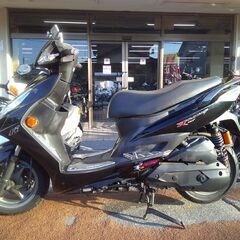 NO.5236 ＫＹＭＣＯ　レーシング１２５Ｆｉ　４サイクルエンジン　フューエルインジェクション　カスタムマフラー　アルミステップ　ブラックの画像