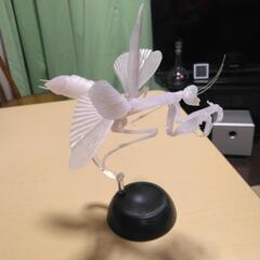 ガチャガチャのリアルなカマキリの画像