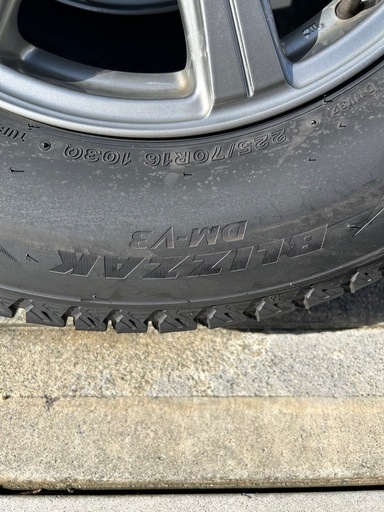 2022年製　ブリザック  225/70R16 スタッドレスタイヤ　イボ残ってます　ハリアー　rav4 cx5 cx8 デリカ　岐阜　愛知