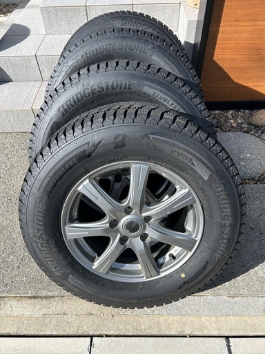 2022年製　ブリザック  225/70R16 スタッドレスタイヤ　イボ残ってます　ハリアー　rav4 cx5 cx8 デリカ　岐阜　愛知