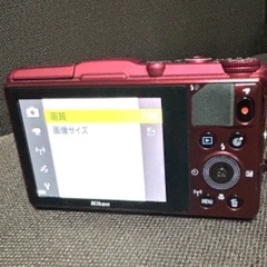 Nikon ワインレッドのデジカメです。の画像