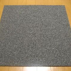日本製タイルカーペット厚み6.5㎜・1枚２００円・在庫２９８枚（...