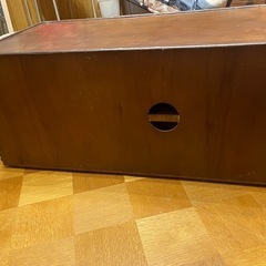 アンティークな雰囲気のテレビ台の画像