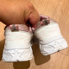 西松屋 光るシューズ 18cmの画像
