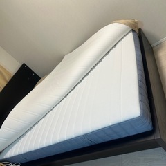 IKEA  クイーンサイズベット　マットレス付