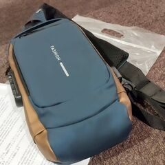 ボディバッグ Shoulder bag 盗難防止 USBポート付き ロック付き ネイビーブラウン NAVYの画像