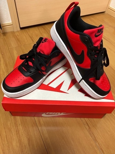 NIKEのスニーカー（レディース）になります。