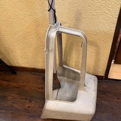 ちりとりとほうきの画像