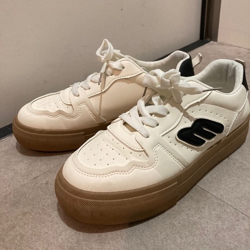 スニーカー綺麗め