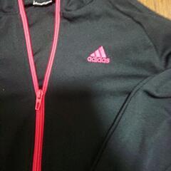 adidasの画像
