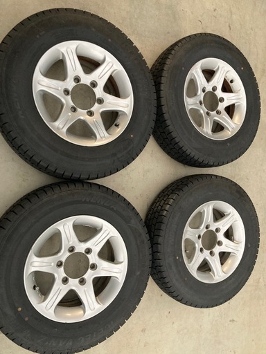 値下げ★ハイエース200系★スタッドレスタイヤ