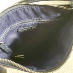 ☆お値引可能☆【極美品】LACOSTE  ショルダーバッグ 斜めがけバッグ 薄型バッグ の画像