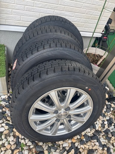 ダンロップ(DUNLOP) スタッドレスタイヤ 4本セット