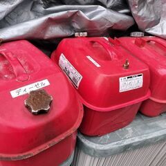 携行缶4個