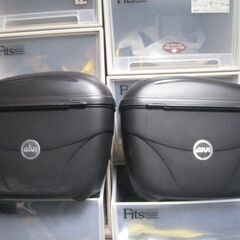 大阪市内より　E21　GIVI　サイドケース　左右　E21　収納...