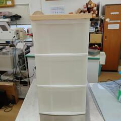 3段チェスト☆木製・プラスチック、天板裏ダメージあり、収納【こちらは店舗です。浜村鹿野温泉ICから3分 買取本舗 宮本リサイクル 営業時間9～19時 定休日水曜のみ←連絡できませんm(_ _)m】の画像