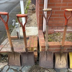 鉄製スコップの画像