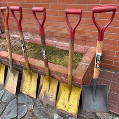 鉄製スコップの画像