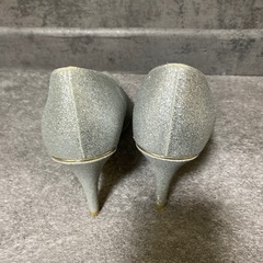 【決まりました】シルバー　ラメ　パンプス　オケージョンにおすすめの画像