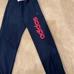 adidasスウェット&クロックス2点セットの画像